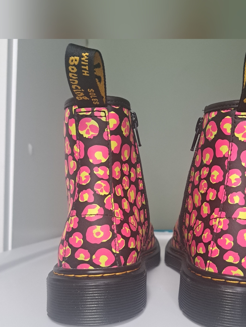 Dr. Martens 1460 Leopard Hydro Lace Bootie Pink 5 NWOB - Picture 7 of 10